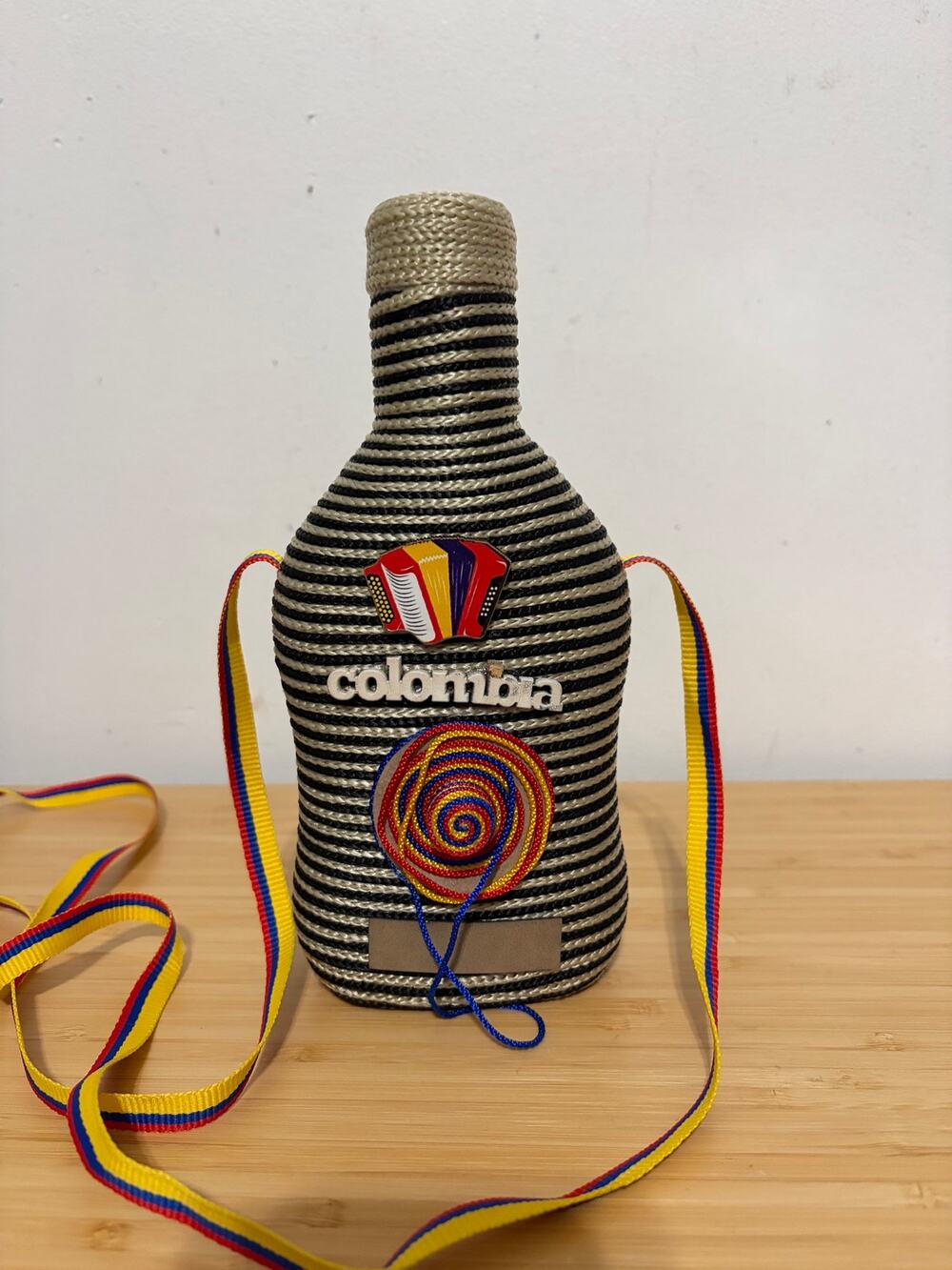 Colombia Woven Flask Folk Art Souvenir Accordion Shoulder Strap Decorative Flask